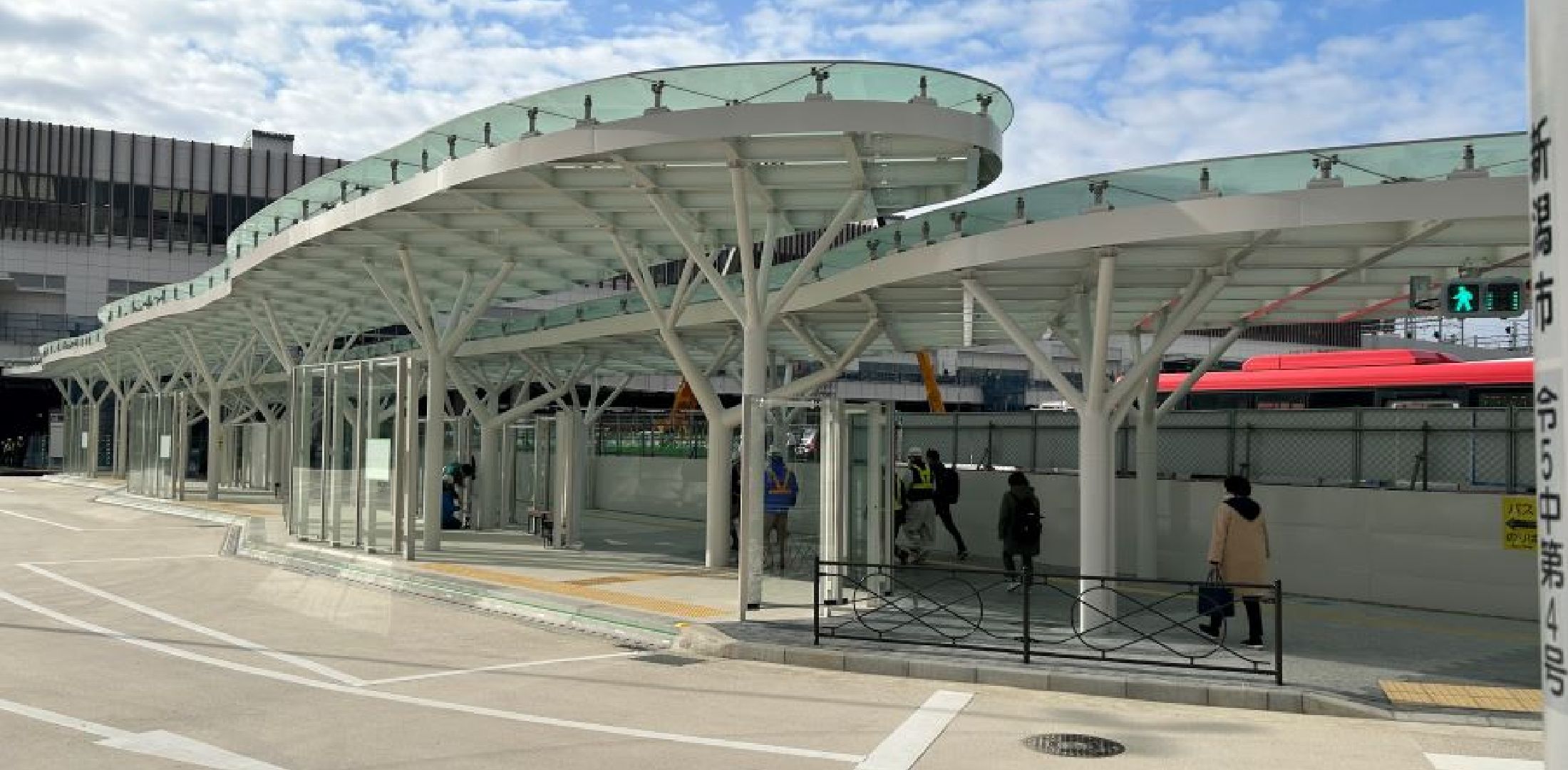 新潟駅万代広場